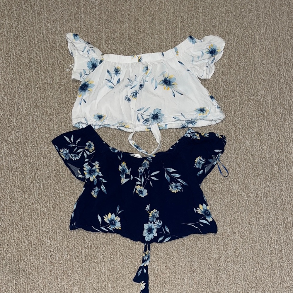 Streetwear Society flower crop tops. Tie bottom. Size: S.